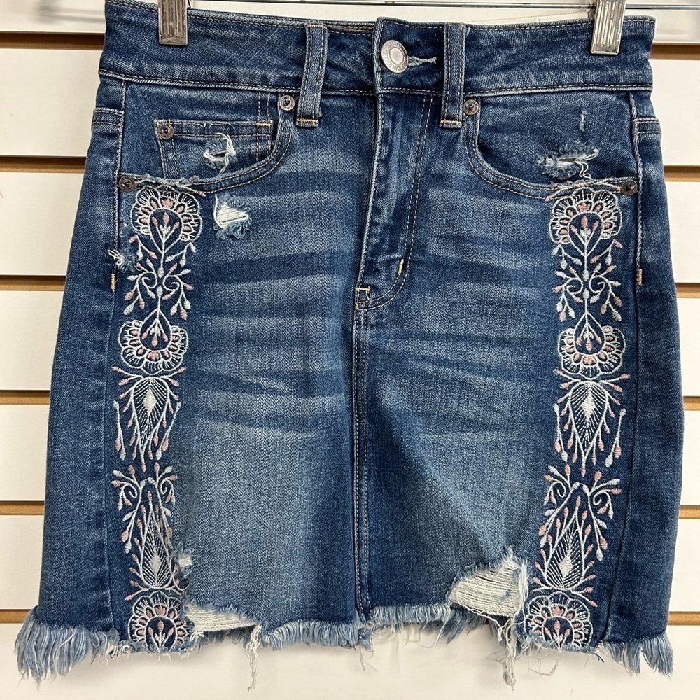 American Eagle Super Hi-Rise Mini Jean Skirt Stretch Embroidered Distressed SZ 0